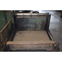Hydraulic lifting and swiveling table
